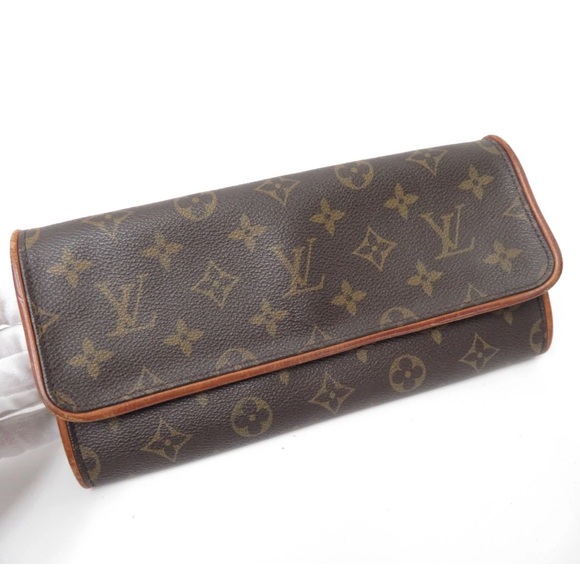 LOUIS VUITTON Pochette Twin GM Monogram Shoulder Bag - Picture 3 of 16